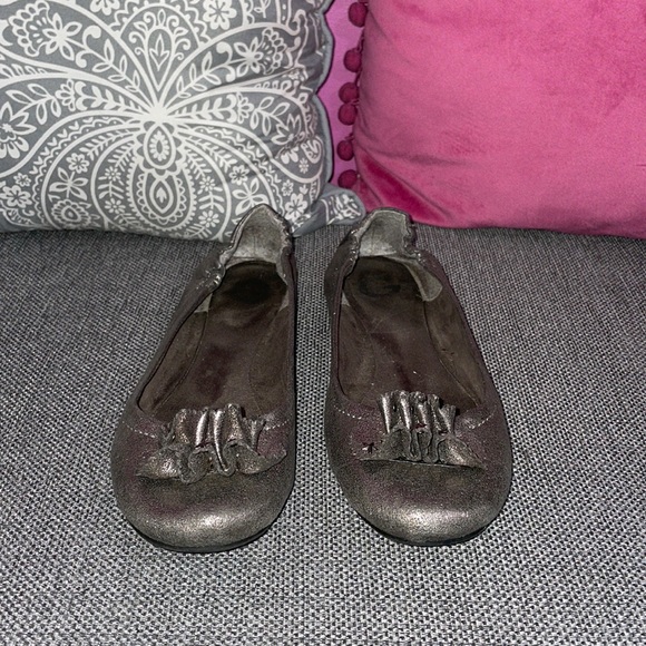 Gray Guess Shimmer Flats - Picture 1 of 5